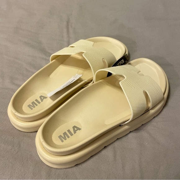 MIA Bertini Sandals in Bone - Picture 6 of 9